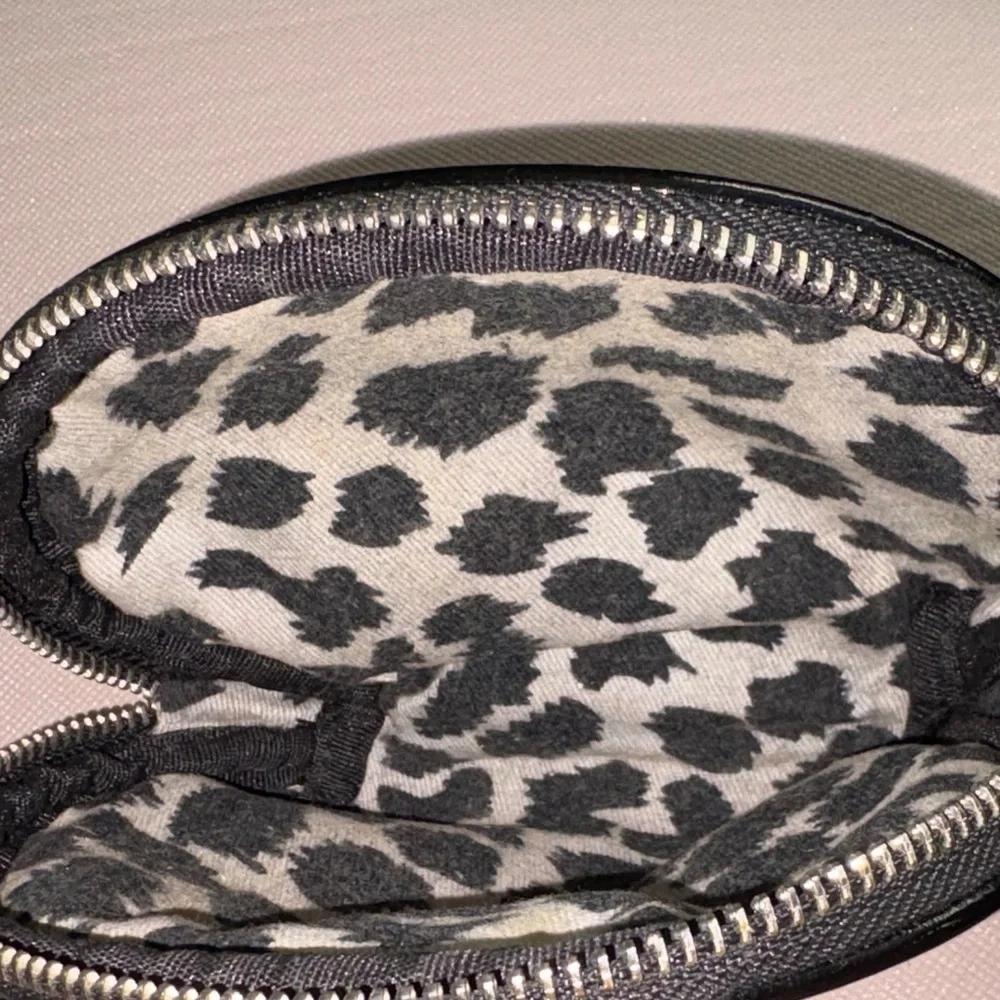 🌹Betsey Johnson Sequin Rose Floral Makeup Bag with Leopard Print Interior